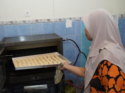 Salah satunya adalah wingko kriuk. Jajanan ini merupakan wingko krispi yang dibuat oleh Yuaningsih.
