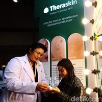 LEssential dengan produk Theraskin turut meramaikan pameran Cosmobeaute Indonesia yang kembali digelar setelah sempat tertuda selama dua tahun akibat pandemi.