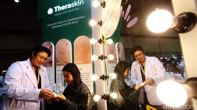 LEssential dengan produk Theraskin turut meramaikan pameran Cosmobeaute Indonesia yang kembali digelar setelah sempat tertuda selama dua tahun akibat pandemi.