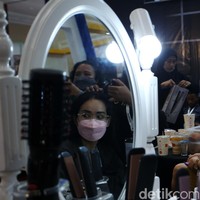 Produk-produk untuk perawatan rambut, kulit hingga kuku juga dipamerkan di Cosmobeaute Indonesia 2022.