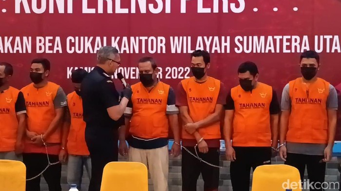 6 orang penyelundup pakaian bekas dari Malaysia ditangkap