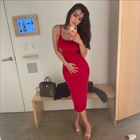 “Harus banyak makan yang hijau-hijau. Bukan berarti vegan. Semuanya in moderation. Kalaupun ada waktu di mana kita kebobolan makan kebanyakan, itu enggak apa-apa. Masih ada besok. Besok masih bisa dikontrol makannya. Karena banyak orang yang enggak mau makan tapi kelaparan lalu kemudian jadi penyakit, ungkapnya. Foto: Instagram/@adindabakrie