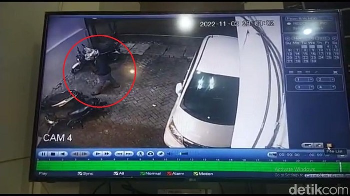 Aksi pencurian motor di kantor detikJatim di Ngagel Surabaya 3 November 2022