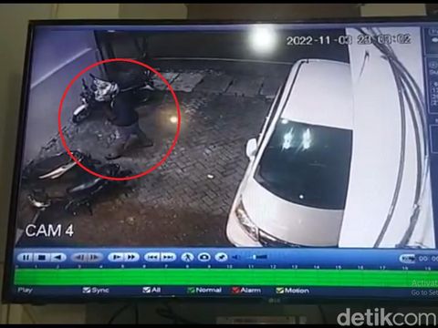 Aksi pencurian motor di kantor detikJatim di Ngagel Surabaya 3 November 2022