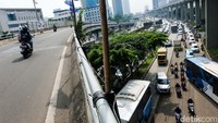 Sedangkan untuk pantauan pukul 10.30 WIB, lalin dari Hotel Mercure Gatsu arah Semanggi terpantau lancar.