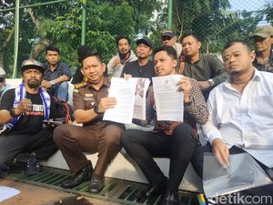 Aremania Luruk Kejati Jatim, Minta Rekonstruksi Ulang hingga Tersangka Lain