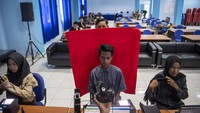 Dinas Kependudukan dan Catatan Sipil (Disdukcapil) Kota Palembang melakukan perekaman KTP elektronik bagi siswa SMK dan sederajat dengan mendatangi langsung sejumlah sekolah.