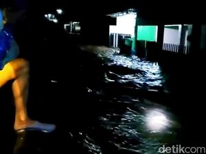 Luapan Sungai Yas Rendam Puluhan Rumah di Kalibaru Banyuwangi