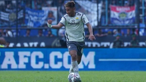 Bek Persib Daisuke Sato.