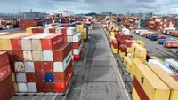 Namun, permintaan mereka tidak digubris oleh atasan, sehingga pekerja memilih unutk mogok kerja dan menutup pelabuhan saat negosiasi kontrak terhenti.