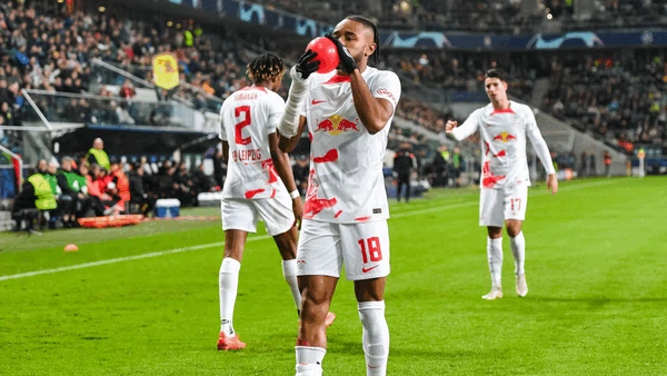 Selebrasi Unik Liga Champions: Rogoh Kaus Kaki lalu... Tiup Balon