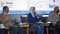 Gaung momen perjalanan Natal dan Tahun Baru sudah dimulai. Salah satu angkutan yang menjadi perhatian Menteri Perhubungan Budi Karya Sumadi adalah penyeberangan laut. Menhub meminta seluruh pemangku kepentingan di angkutan penyeberangan mengedepankan sinergi dalam upaya melayani penumpang angkutan Nataru.