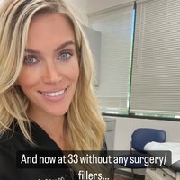 Dalam postingan itu, Medina menjelaskan bahwa ia glow up tanpa operasi plastik atau filler. Hal tersebut membuktikan bahwa siapa saja bisa jadi cantik dan pintar bahkan sampai disebut terlalu cantik untuk jadi dokter.Foto: Instagram