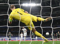 Los Blancos kembali mendapat kans mencetak gol dari titik putih pada menit ke-21. Rodrygo menjadi eksekutor penalti kedua Madrid dan tidak menyia-nyiakan kesempatan mencetak gol dari tembakan 12 pas. Madrid unggul 2-0. Getty Images/Clive Brunskill