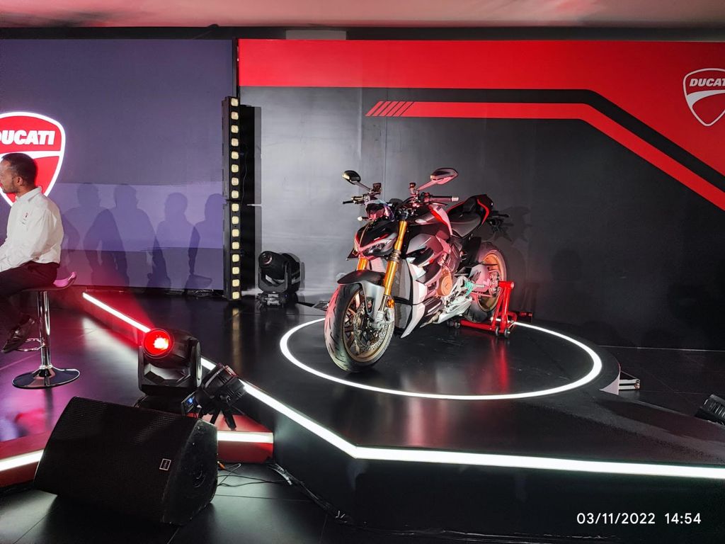 Ducati Streetfighter SP, dan juga Ducati Streetfighter V2 resmi hadir di Indonesia.