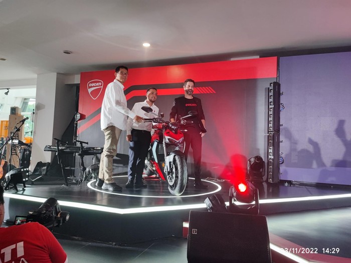 Ducati Streetfighter SP, dan juga Ducati Streetfighter V2 resmi hadir di Indonesia.