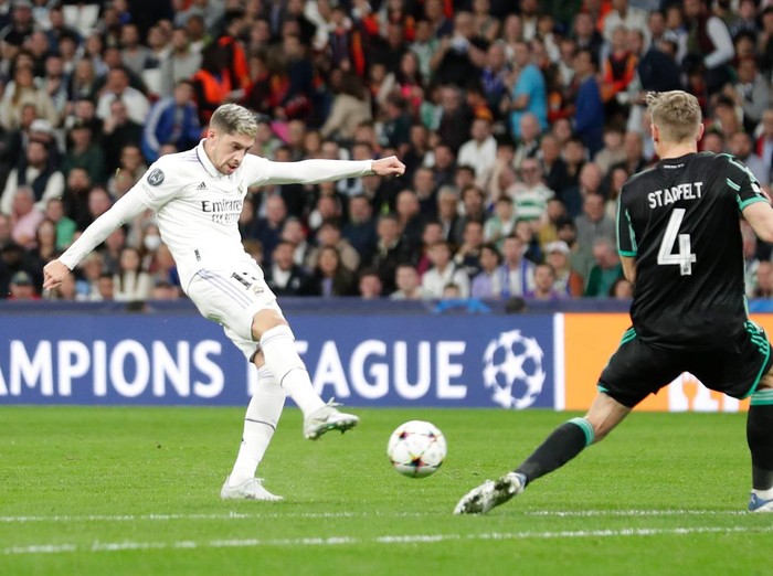 MADRID, SPAIN - NOVEMBER 2: Fede Valverde of Real Madrid, Carl Starfelt of Celtic  during the UEFA Champions League  match between Real Madrid v Celtic at the Estadio Santiago Bernabeu on November 2, 2022 in Madrid Spain (Photo by David S. Bustamante/Soccrates/Getty Images)