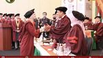 Mulan Jameela Raih S1 di Usia 43 Tahun, Ini Foto-foto Momen Wisudanya