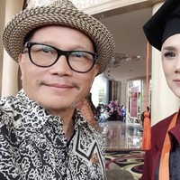 Dikutip dari akun resmi @universitaskebangsaan.ri, acara wisuda ini dihadiri oleh Ketua Yayasan Pendidikan Kebangsaan Rebulik Indonesia ( YPKRI) H. Prabowo Subianto, Ketua LLDIKTI Wilayah IV, Anggota DPR-RI, Anggota DPRD Provinsi Jawa Barat, Walikota Bandung, Para tokoh Jawa Barat dan Kota Bandung serta orang tua dari wisudawan/wisudawati UKRI. Foto: Dok. Instagram @buckywikagoe.