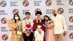 Mulan Jameela Raih S1 di Usia 43 Tahun, Ini Foto-foto Momen Wisudanya