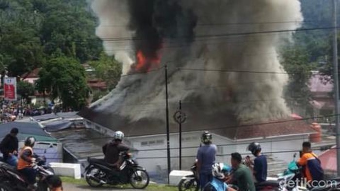 Gedung Pusat Kebudayaan Sawahlunto di Sumbar terbakar.
