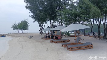 Hasil kamera Poco M5, menangkap tempat bersantai di Asha Beach Resort, Pulau Payung, Kepulauan Seribu, Jakarta. Foto: (Panji Saputro/detikINET).