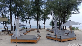 Hasil foto Poco M5 mengenai tempat bersantai di Asha Beach Resort, Pulau Payung, Kepulauan Seribu, Jakarta. Foto: (Panji Saputro/detikINET).