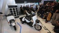 Sebagai bentuk komitmen mendukung realisasi netralitas karbon, AHM akan memasarkan sejumlah kendaraan listrik sebagai bagian dari Honda e:Technology berupa moped listrik dan sepeda motor listrik Honda hingga tahun 2030 untuk pecinta sepeda motor di Indonesia. 