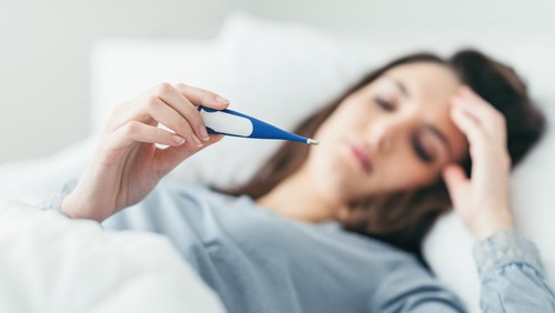 Ilustrasi wanita demam