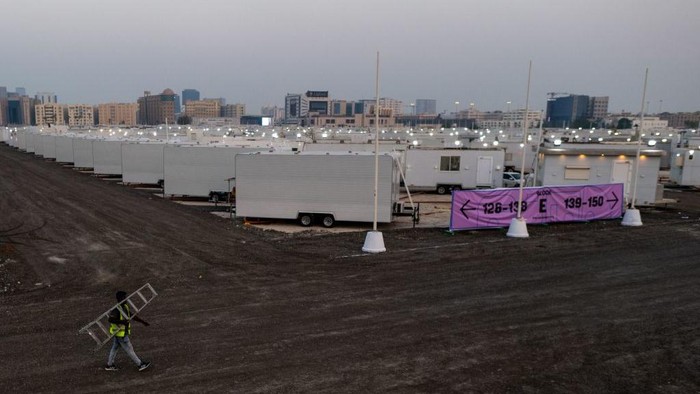Ini Hotel Caravan di Qatar, Siap Sambut Piala Dunia A view shows the Caravan City, an ongoing project to host fans during the Qatar 2022 FIFA World Cup football tournament, in Doha on October 27, 2022. (Photo by Jewel SAMAD / AFP) (Photo by JEWEL SAMAD/AFP via Getty Images)