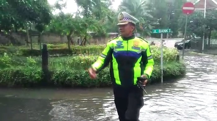 Jalan Bank I Jaksel tergenang air, Kamis (2/11/2022) sore ini.