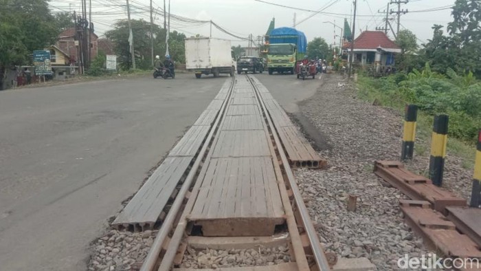 Jalur perlintasan langsung di Desa Latek Bangil, Pasuruan