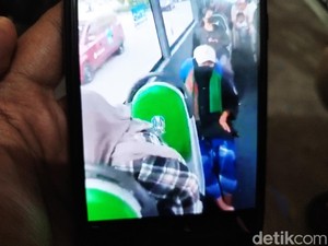 Momen Joko Kendil Ditegur Tak Pakai Masker Saat Naik Bus Trans Jatim