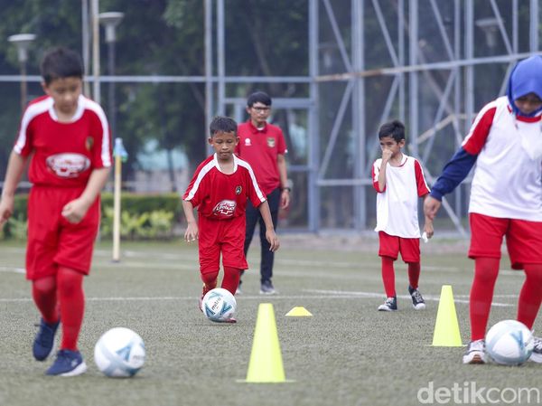 Kampanye Hari Cuci Tangan Sedunia untuk Anak-anak Lewat Sepakbola