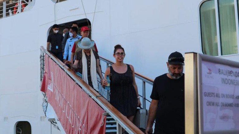 Kapal Pesiar di Benoa, Bali Sebanyak 18 kapal pesiar yang membawa penumpang orang asing dijadwalkan berlabuh atau bersandar di Pelabuhan Benoa Bali sepanjang Tahun 2022.