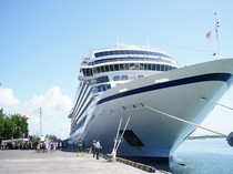 Makin Banyak Kapal Pesiar Besar ke Bali, Sekali Nambat Ribuan Orang Turun