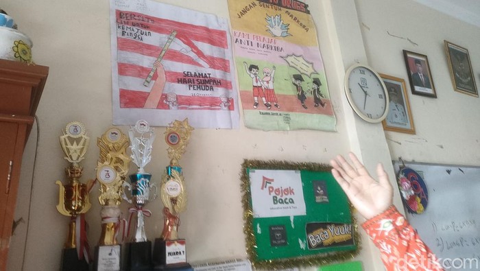 Karya korban dipajang di ruang kelas (Dwi Rahmawati/detikcom)