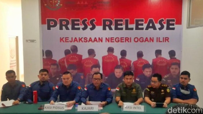 Kejari Ogan Ilir menetapkan tiga eks pejabar Bawaslu Ogan Ilir sebagai tersangka korupsi dana hibah Pilkada.