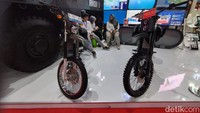 Kedua tipe motor ini dilengkapi dengan dinamo mid drive 3.000 watt non reduction. Dengan sel baterai Li-ion, tipe S punya baterai pack 72V 40 Ah dan tipe R punya baterai pack 72V 50 Ah. Jarak tempuh maksimum untuk tipe S bisa mencapai 60-80 km, dan tipe R bisa mencapai 70-100 km.