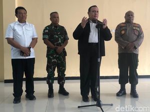 1,5 Jam Diperiksa KPK, Lukas Enembe Beri Keterangan Sebagai Saksi-Tersangka