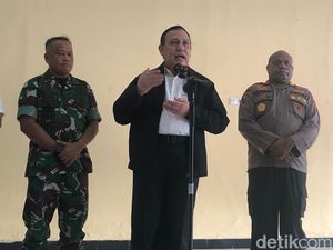 Ketua KPK Tak Terganggu Massa di Rumah Lukas Enembe: Adat Perlu Kita Hormati