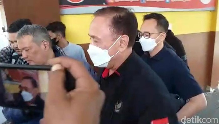 Ketum PSSI Iwan Bule di Polda Jatim