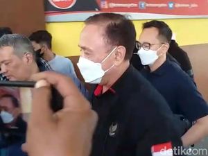 Diperiksa Polisi 4 Jam Lebih, Iwan Bule Minta Maaf Sempat Mangkir