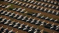 Kuburan pesawat terbang terbesar di dunia ternyata ada di Tucson, Arizona, Amerika Serikat. Kuburan ini dikenal dengan nama Davis Monthan.