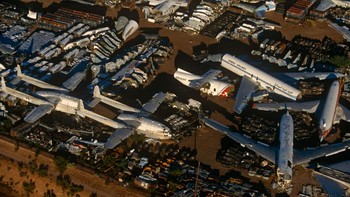 Pesawat yang dikubur di Davis Monthan ini mempunyai beberapa tahap. Sebelum dibawa ke Davis-Monthan Air Force Base, pesawat yang tutup usia dimandikan terlebih dahulu. (Richard Baker/Getty Images)
