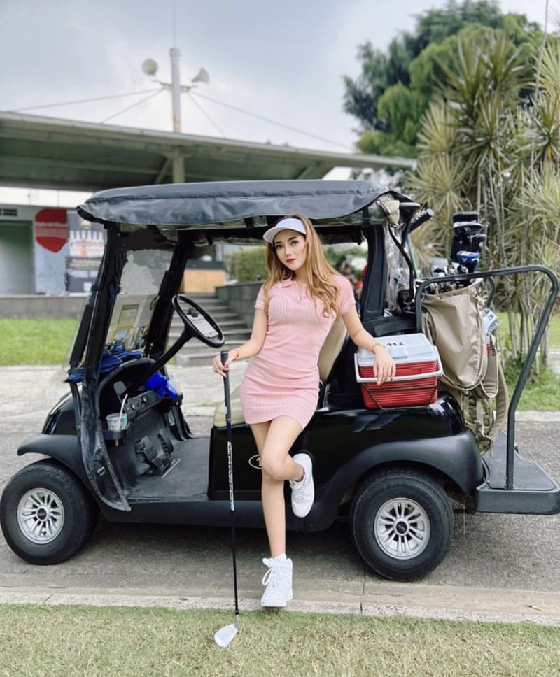 Kulineran Ully Frank, DJ Cantik Bergelar Sarjana Akuntansi