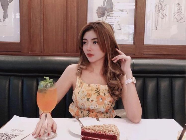 Kulineran Ully Frank, DJ Cantik Bergelar Sarjana Akuntansi