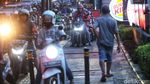 Lagi, Pemotor +62 Bajak Trotoar di Jaktim