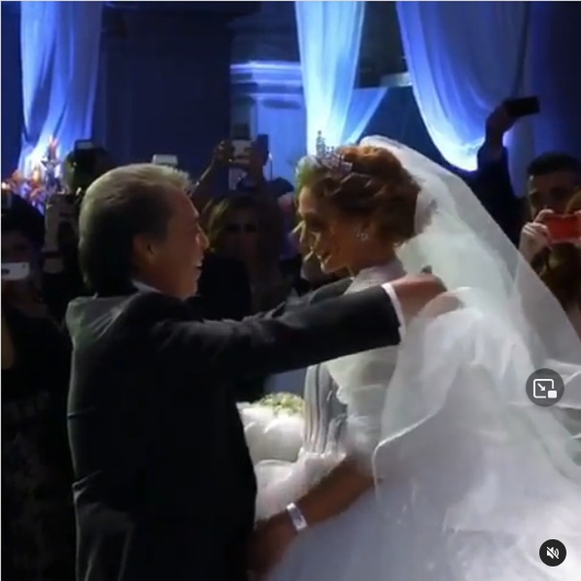 Adada menikah ketika berusia 21 tahun. Dilansir Arabia Weddings, pernikahannya digelar mewah di Venice, Italia. Di hari bahagianya, Adada disebut memakai kalung berlian senilai US$3 juta atau Rp 47 miliaran. Ia pun tampil mempesona dengan gaun rancangan Karl Lagerfeld.Foto: Instagram @loujainaj