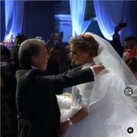 Adada menikah ketika berusia 21 tahun. Dilansir Arabia Weddings, pernikahannya digelar mewah di Venice, Italia. Di hari bahagianya, Adada disebut memakai kalung berlian senilai US$3 juta atau Rp 47 miliaran. Ia pun tampil mempesona dengan gaun rancangan Karl Lagerfeld.Foto: Instagram @loujainaj